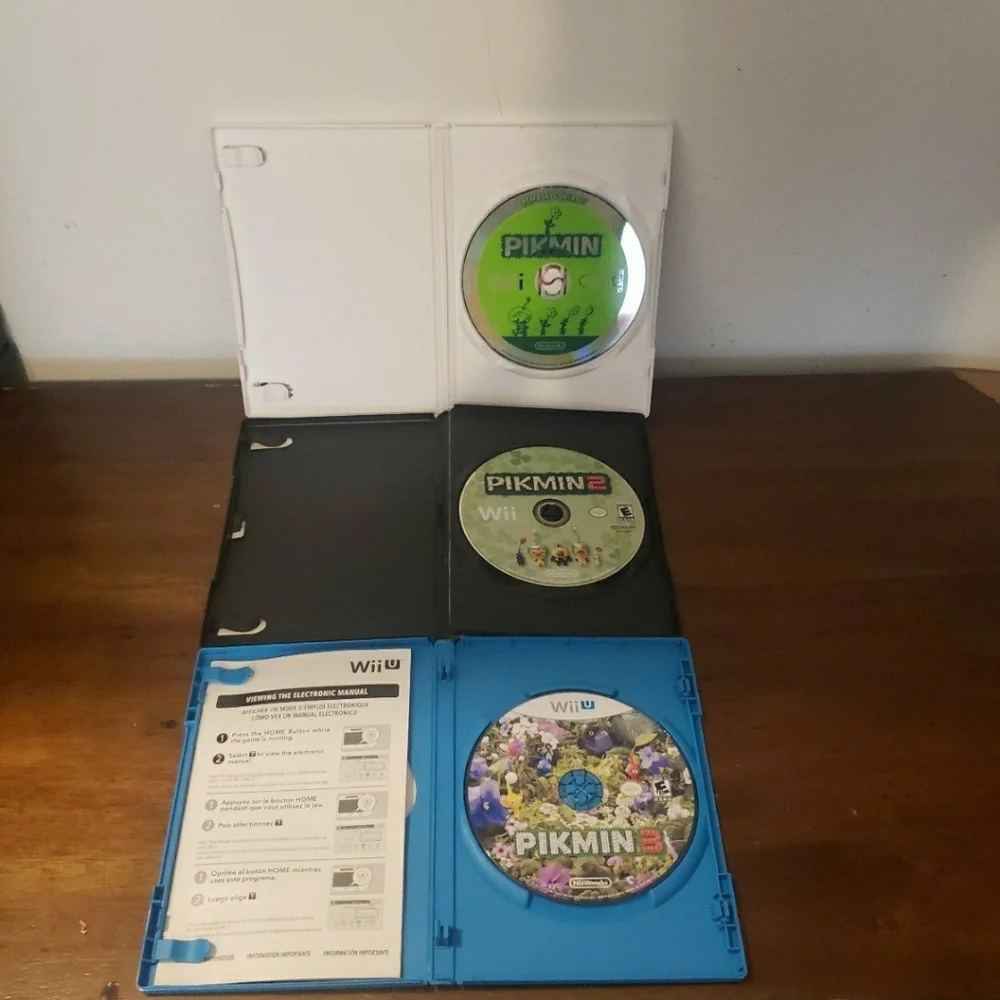 Nintendo Wii U 32GB in Black (PIKMIN!) BUNDLE